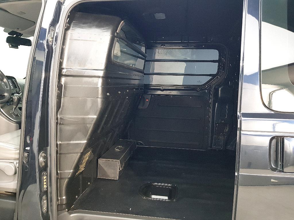 Hyundai Starex 2WD Van Smart 9