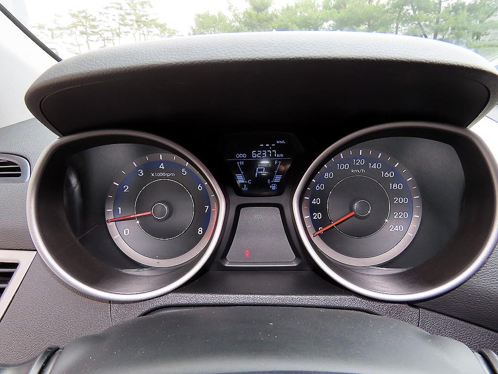 Hyundai Avante M16 GDI Luxury 10