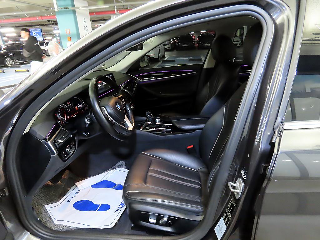 BMW 5 Series 520i Luxury 7