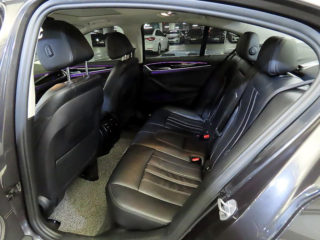 BMW 5 Series 520i Luxury 8