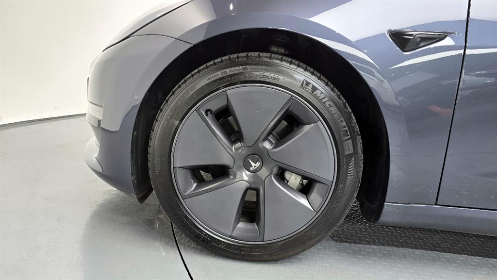 Tesla Model 3 Long Range 6