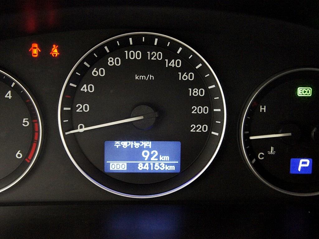 Hyundai Starex 2WD Van Smart 9