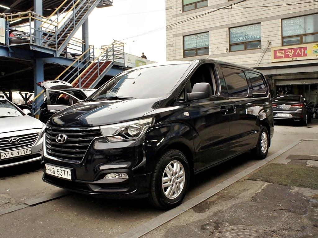 Hyundai Starex 2WD Van Smart 3