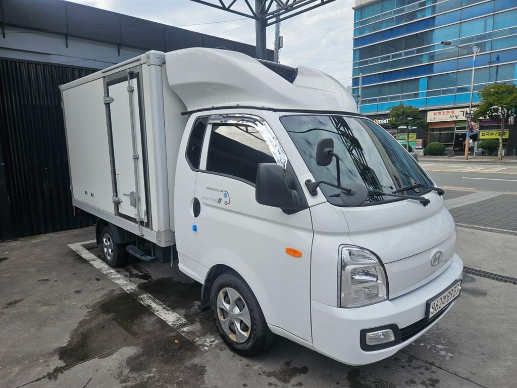 Hyundai Porter Super Cab/ Long Wheelbase/ Twin Comp Smart 4