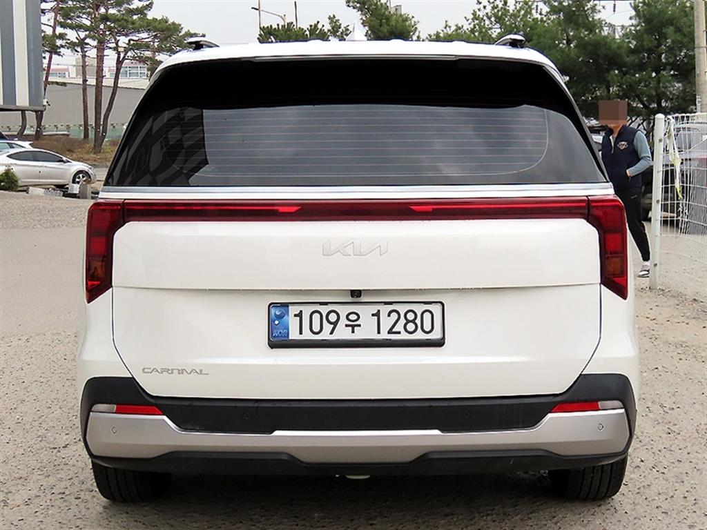 Kia Carnival Diesel Prestige — фото 4