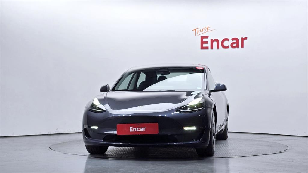 Tesla Model 3 Long Range 4