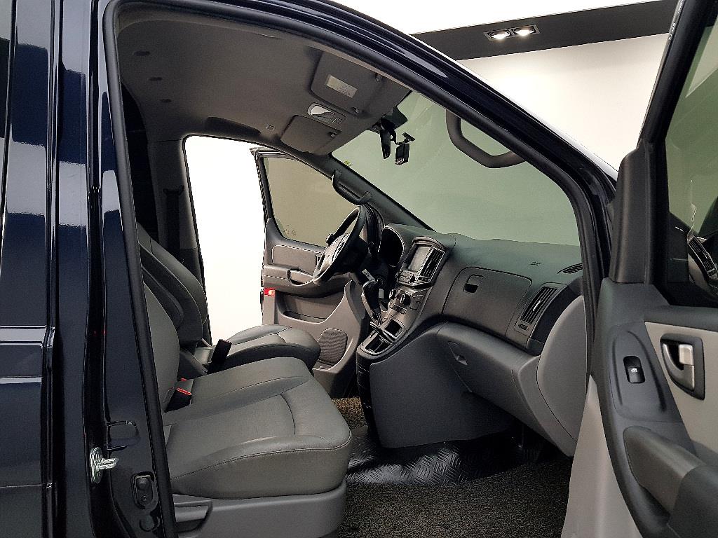 Hyundai Starex 2WD Van Smart 6
