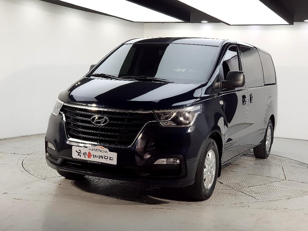 Hyundai Starex 2WD Van Smart