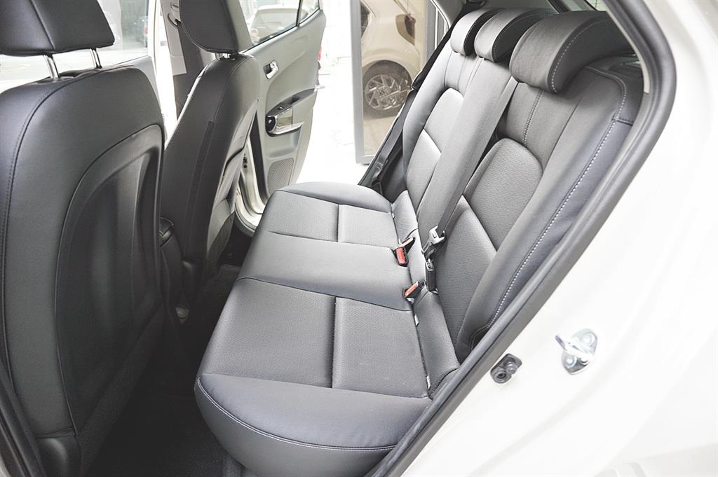 Kia Morning 1.0 Gasoline Prestige 7