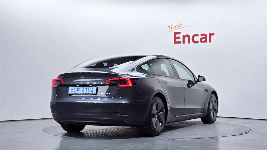 Tesla Model 3 Long Range 3