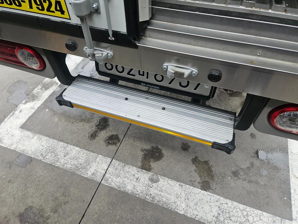 Hyundai Porter Super Cab/ Long Wheelbase/ Twin Comp Smart 7