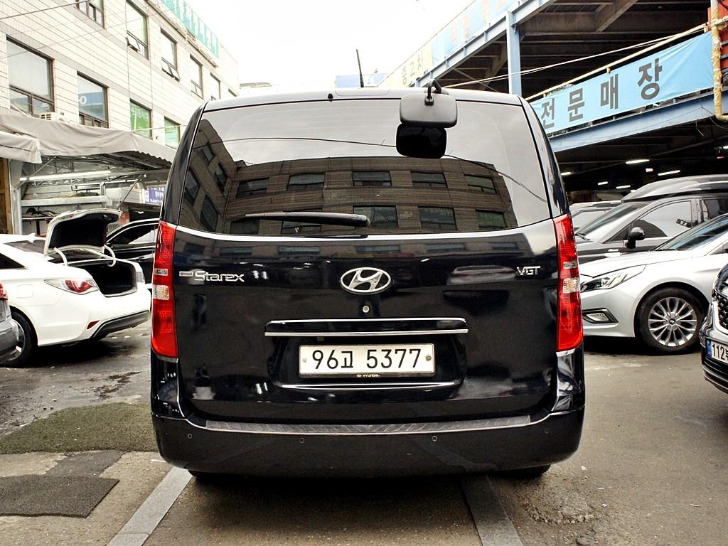 Hyundai Starex 2WD Van Smart 4