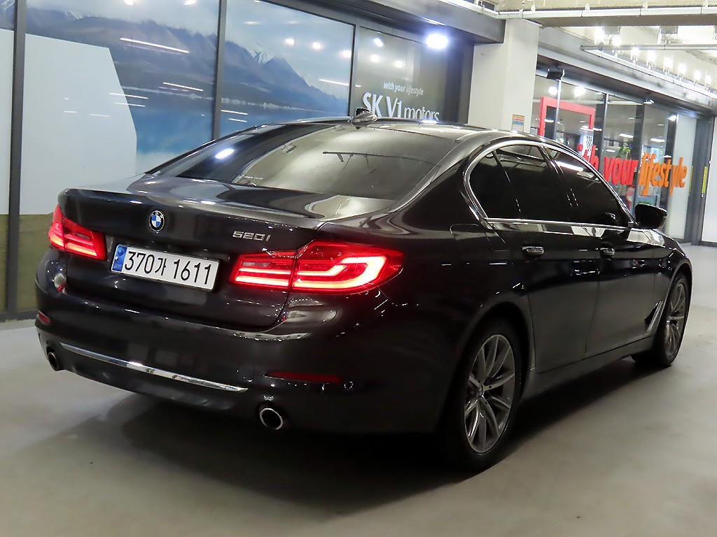 BMW 5 Series 520i Luxury 5