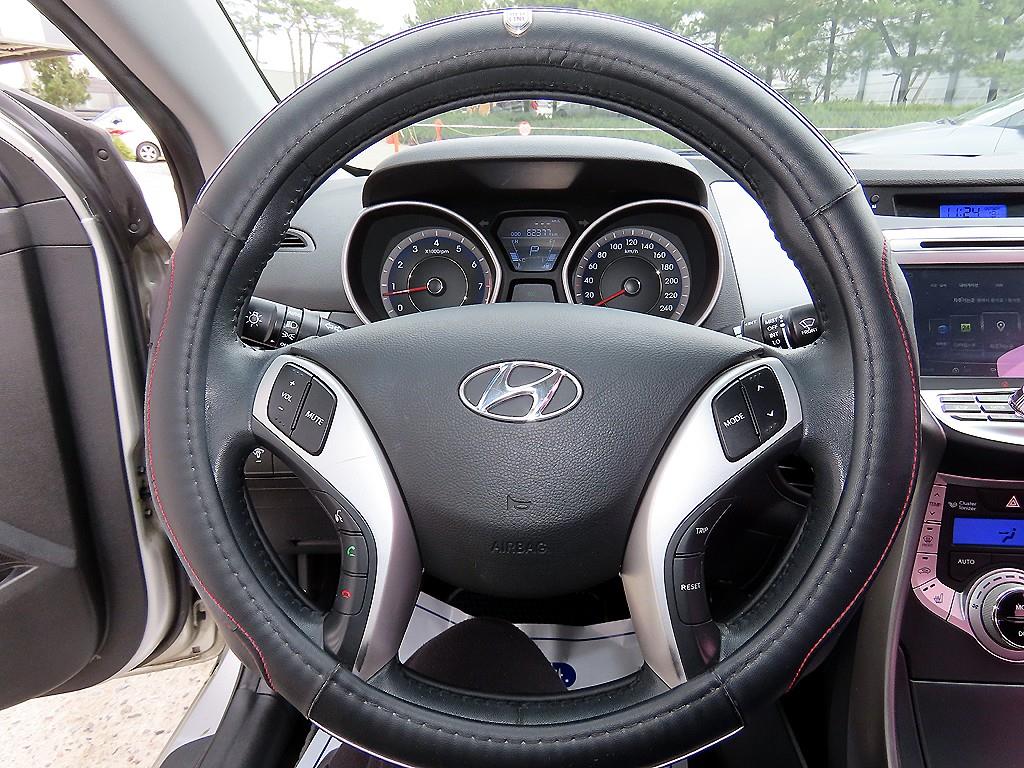 Hyundai Avante M16 GDI Luxury 9