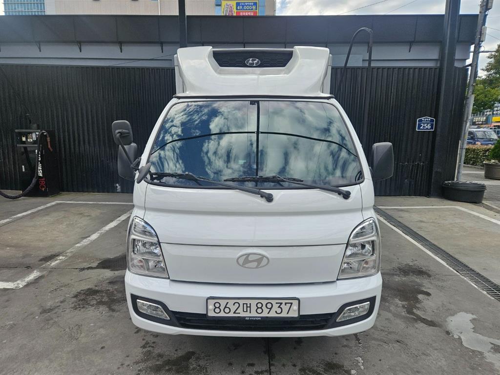 Hyundai Porter Super Cab/ Long Wheelbase/ Twin Comp Smart 2