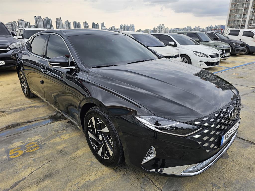 Hyundai Grandeur Premium 4