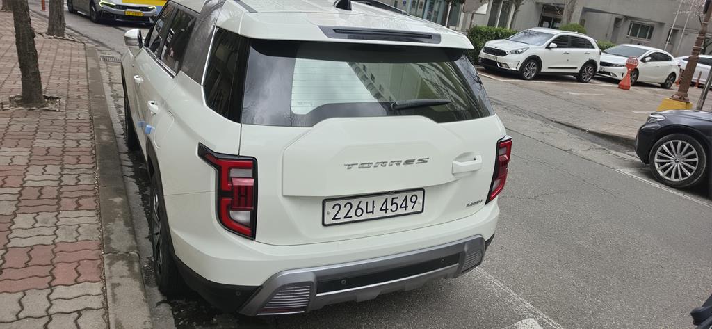 KG Mobility (Ssangyong) Torres J100 Gasoline Turbo 1.5 AWD Black Edition 10