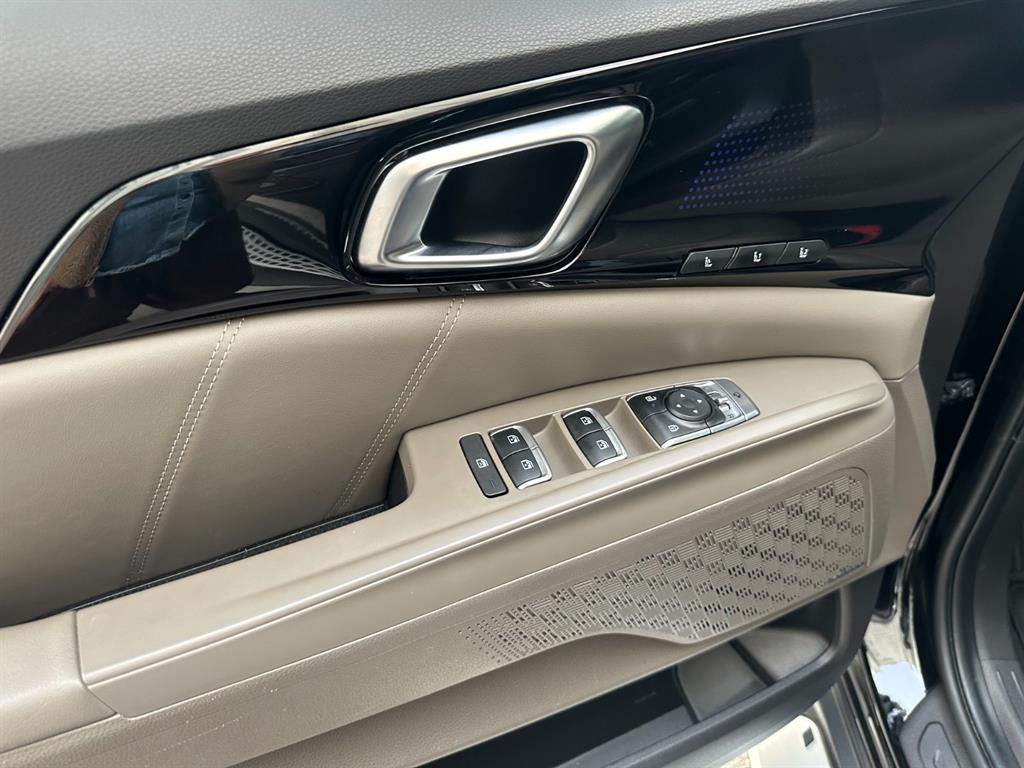 Kia Carnival HEV Signature Gravity 7