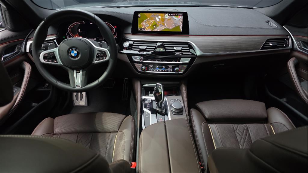 BMW 5 Series 530i xDrive M Sport Plus 8