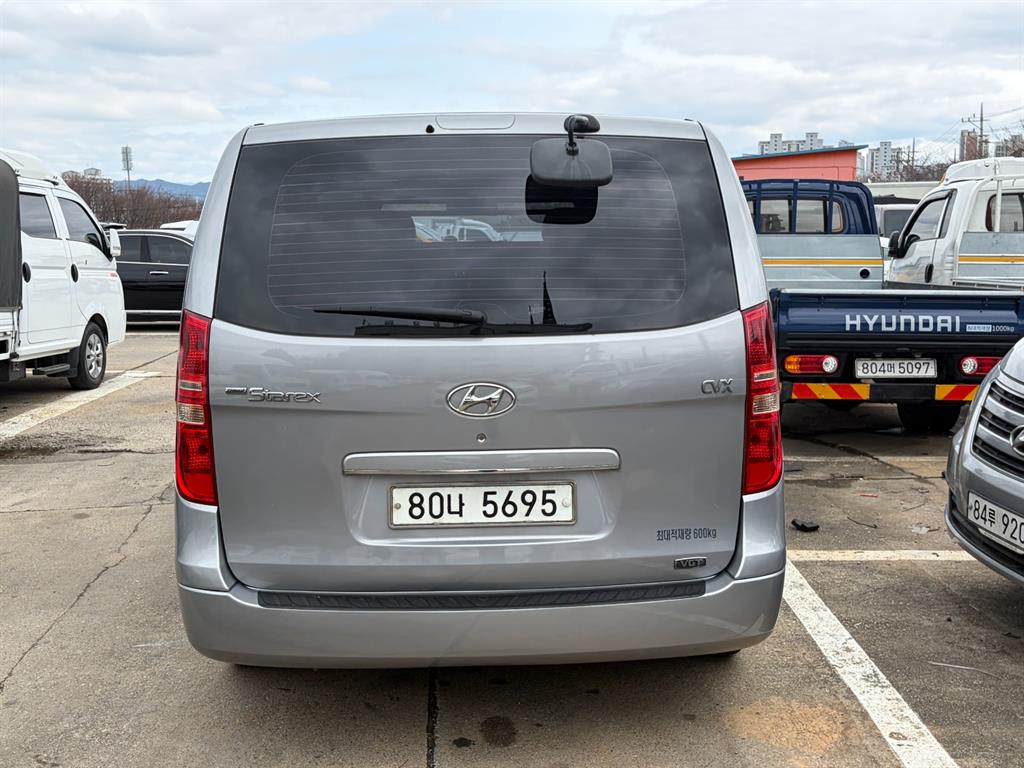 Hyundai Starex CVX Deluxe 6