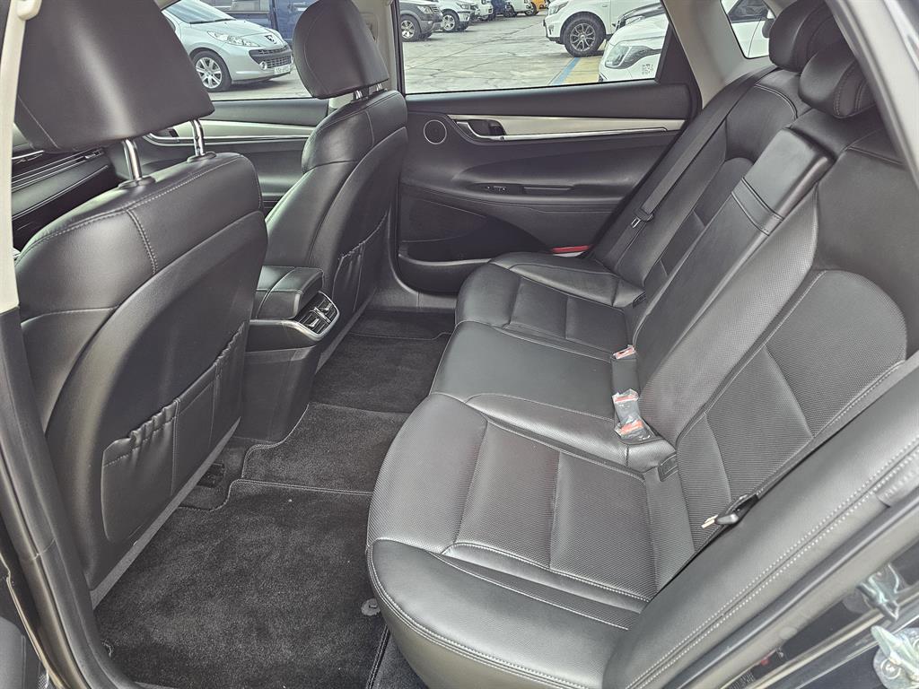 Hyundai Grandeur Premium 10