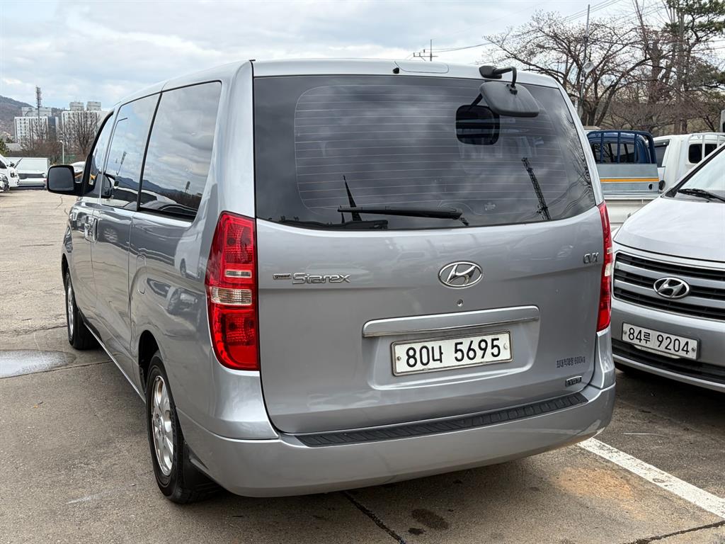 Hyundai Starex CVX Deluxe 5