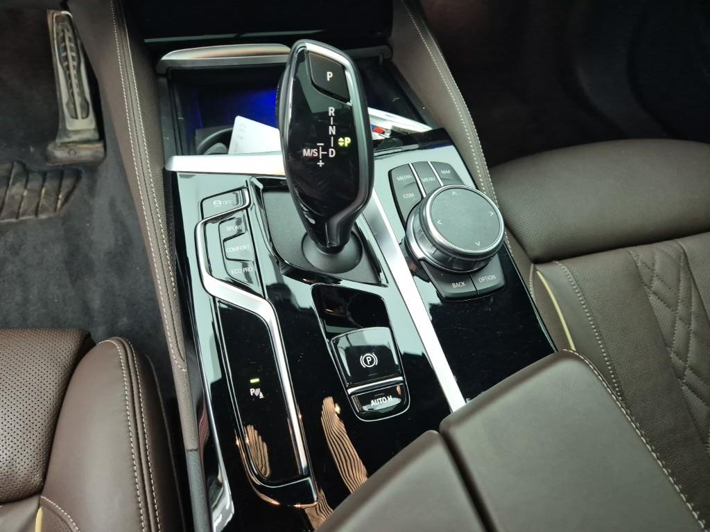 BMW 5 Series 530i xDrive M Sport 9