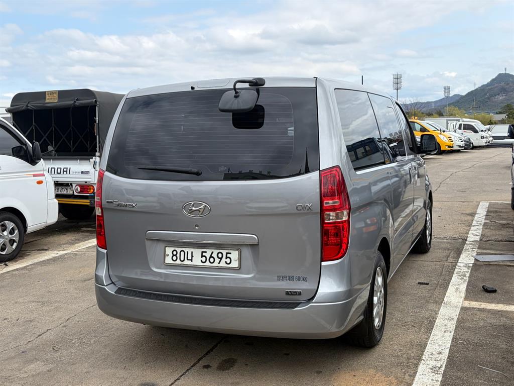 Hyundai Starex CVX Deluxe 7