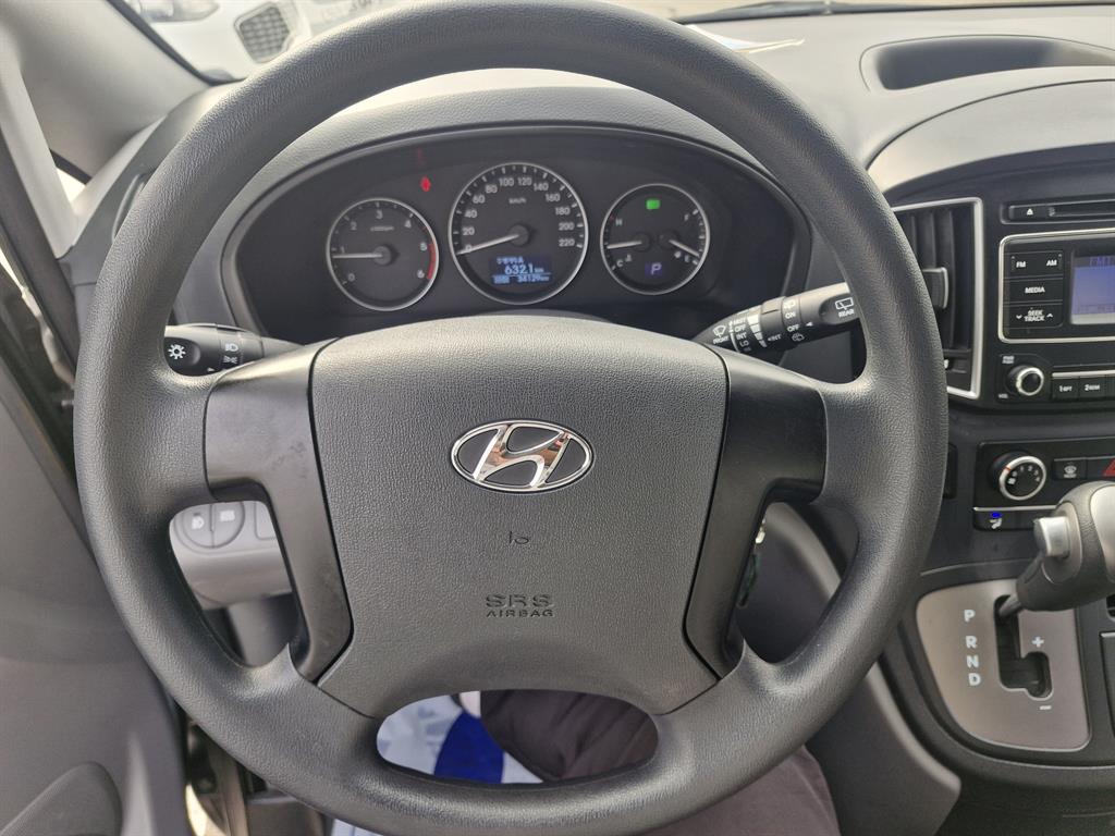 Hyundai Starex 2WD Van Style 10