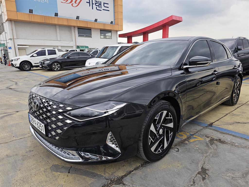 Hyundai Grandeur Premium