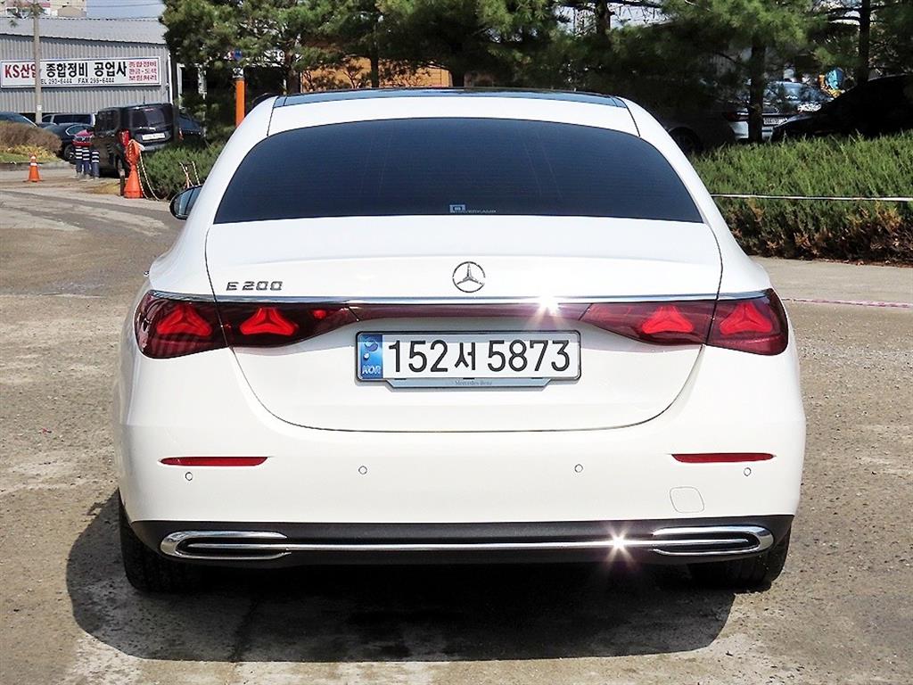 Mercedes-Benz E-Class E200 Avantgarde 5