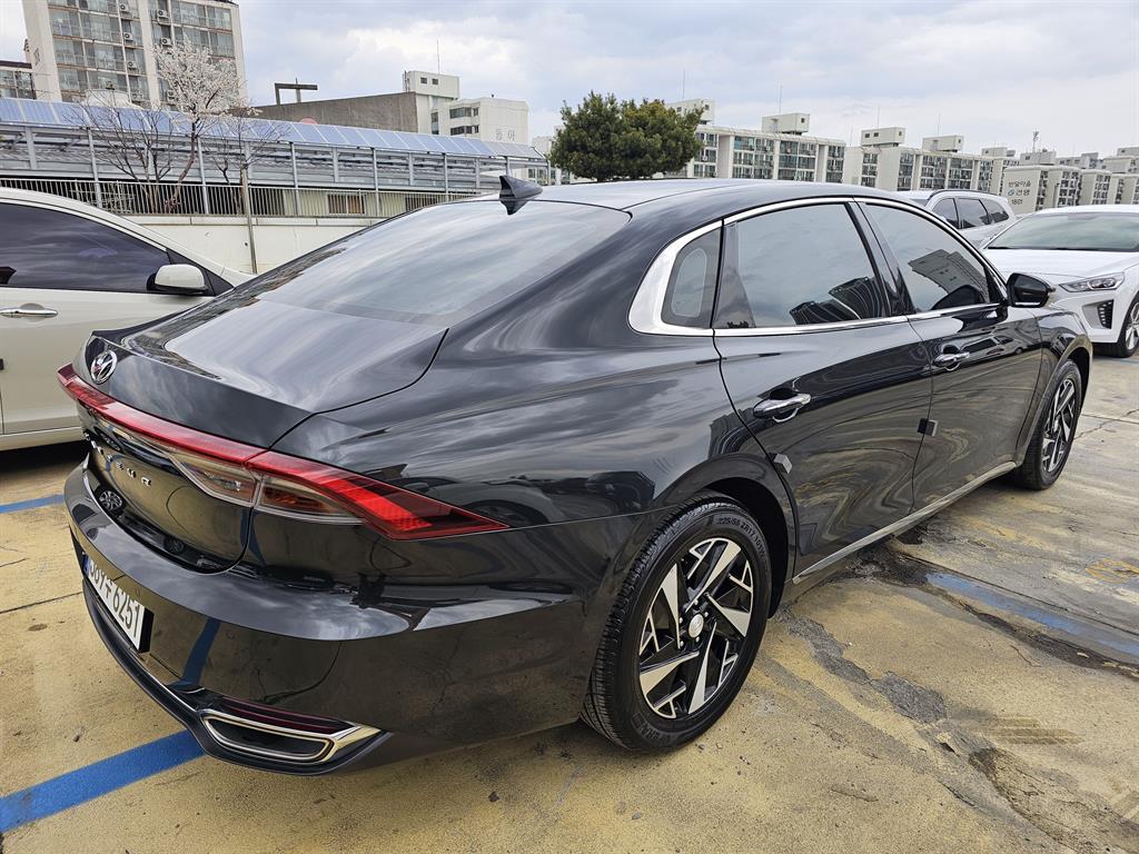 Hyundai Grandeur Premium 7