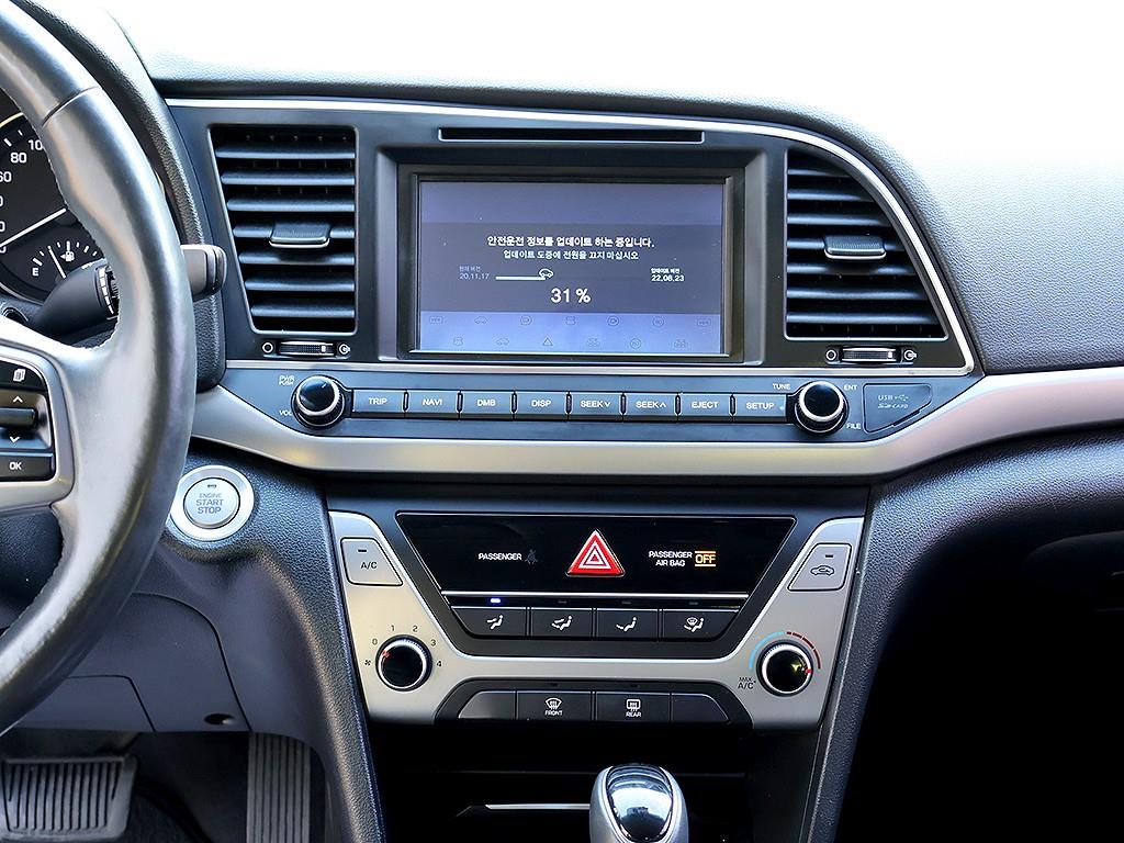 Hyundai Avante 1.6 e-VGT Smart 10