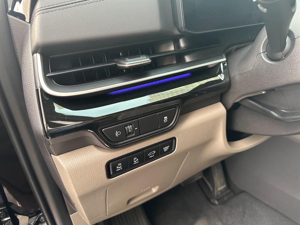 Kia Carnival HEV Signature Gravity 8