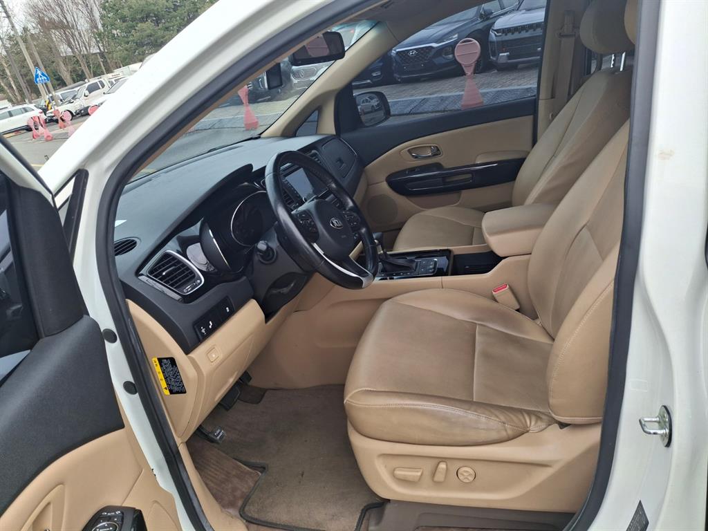 Kia Carnival Diesel Prestige 4