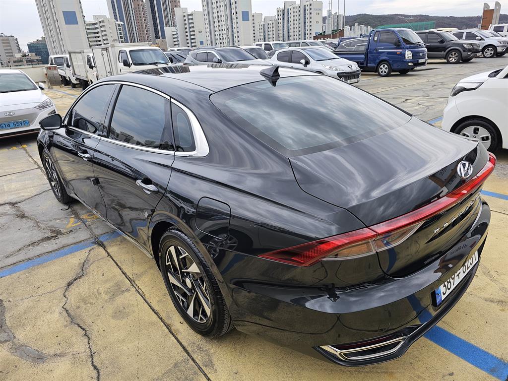 Hyundai Grandeur Premium 5