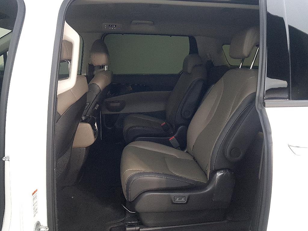 Kia Carnival HEV Signature 10
