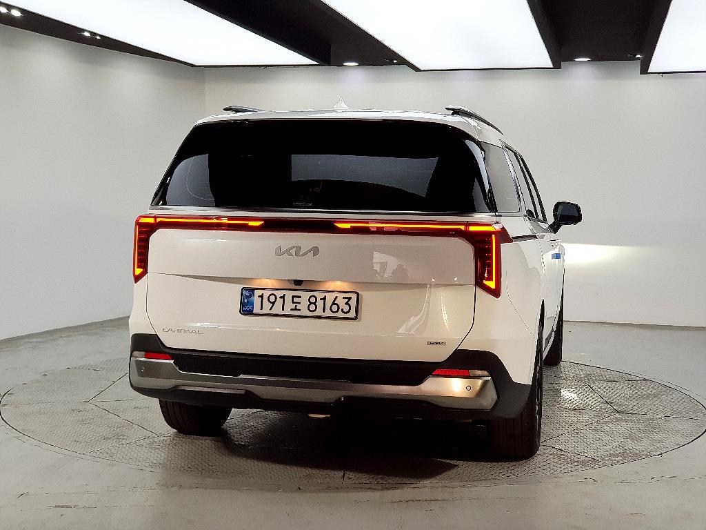 Kia Carnival HEV Signature 4