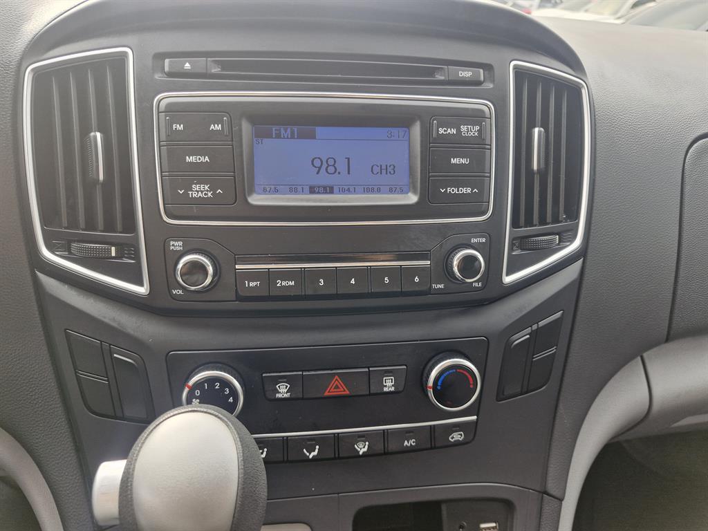 Hyundai Starex 2WD Van Style 8