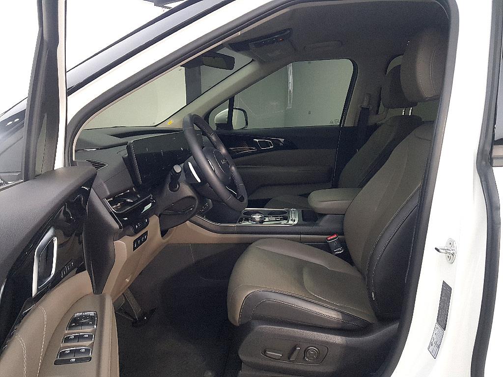 Kia Carnival HEV Signature 9