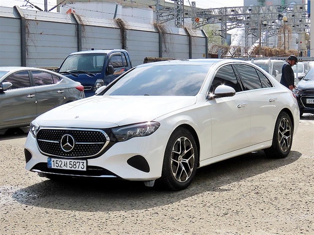 Mercedes-Benz E-Class E200 Avantgarde 3