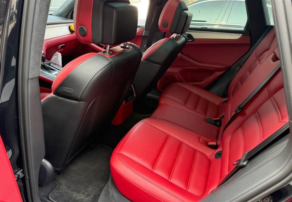 Porsche Macan Gasoline 3.6 Turbo 7