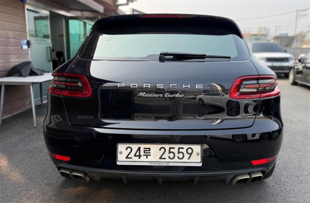 Porsche Macan Gasoline 3.6 Turbo 4