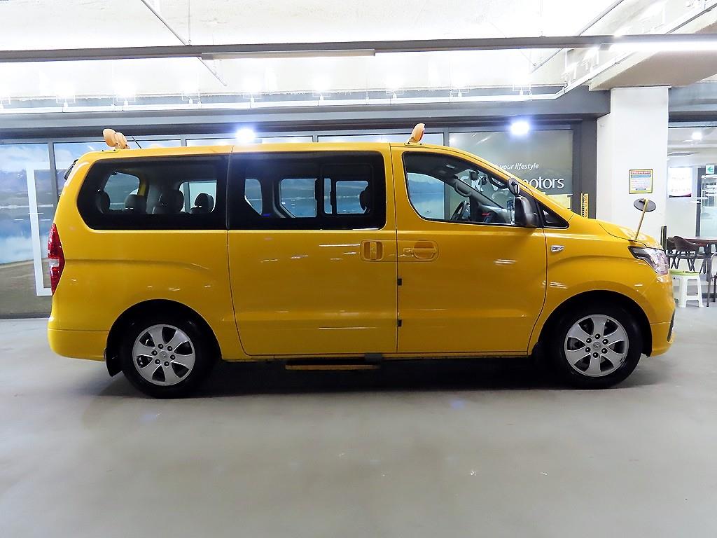 Hyundai Starex 4