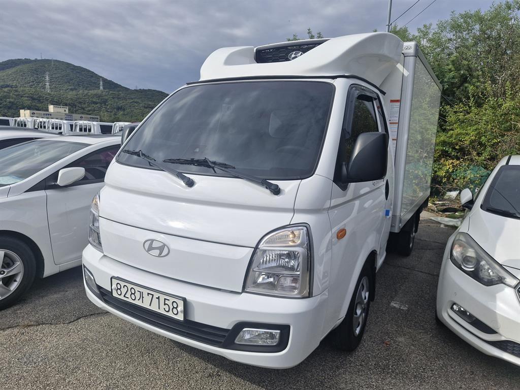 Hyundai Porter Super Cab/ Long Wheelbase/ Twin Comp Smart 2