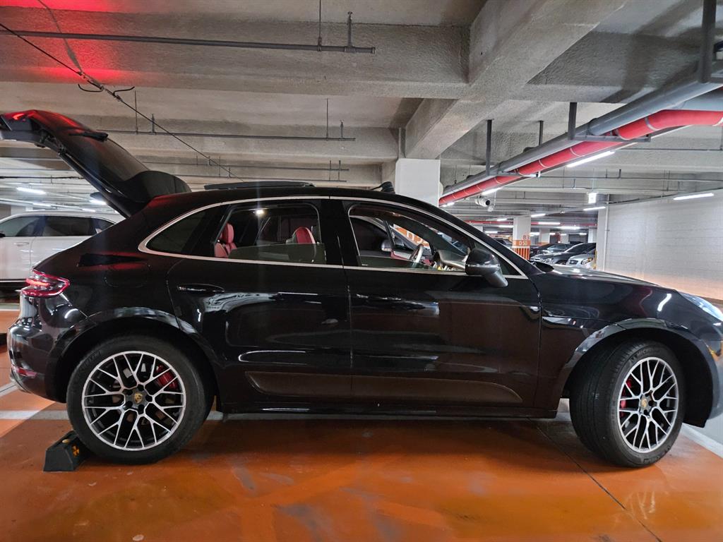 Porsche Macan Gasoline 3.6 Turbo 10