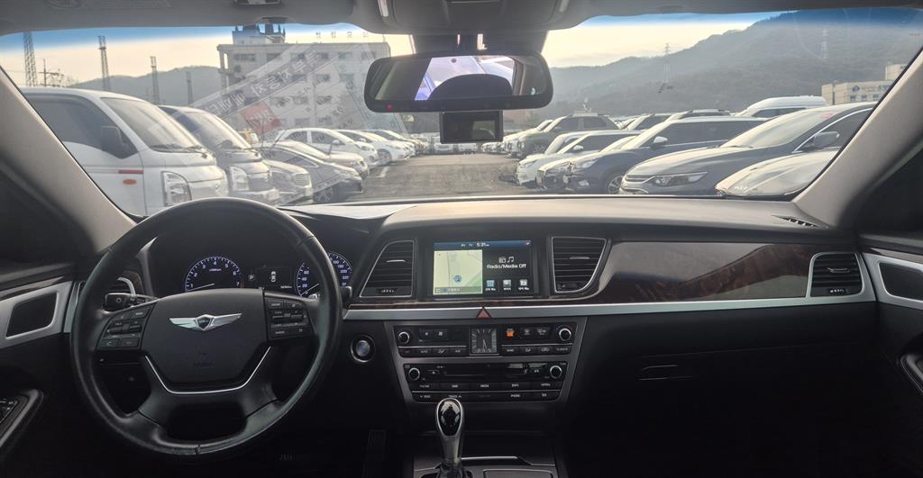 Hyundai Genesis G330 Modern AWD 8