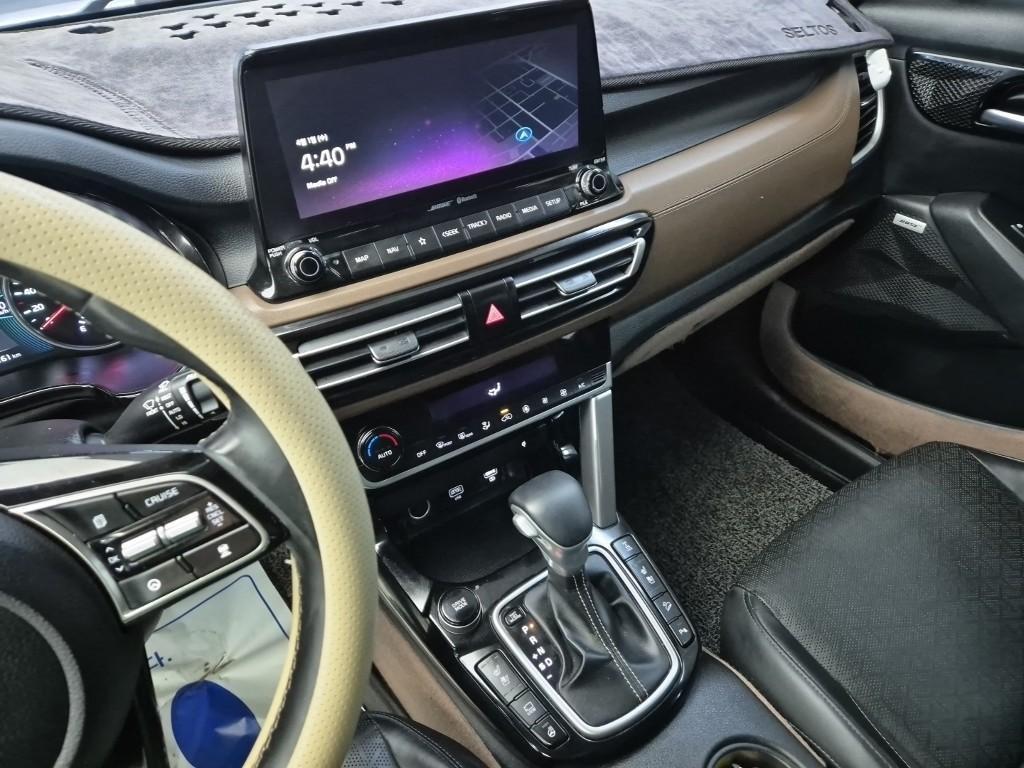 Kia Seltos Gasoline 1.6 Turbo 4WD Noblesse 7