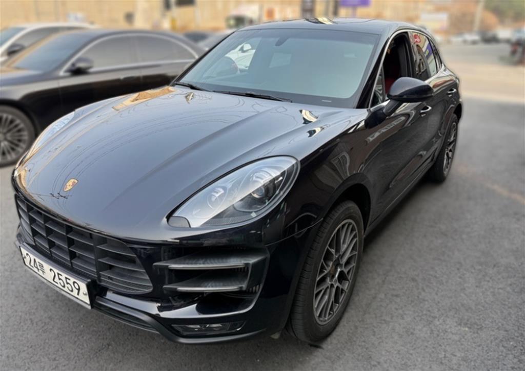 Porsche Macan Gasoline 3.6 Turbo 2