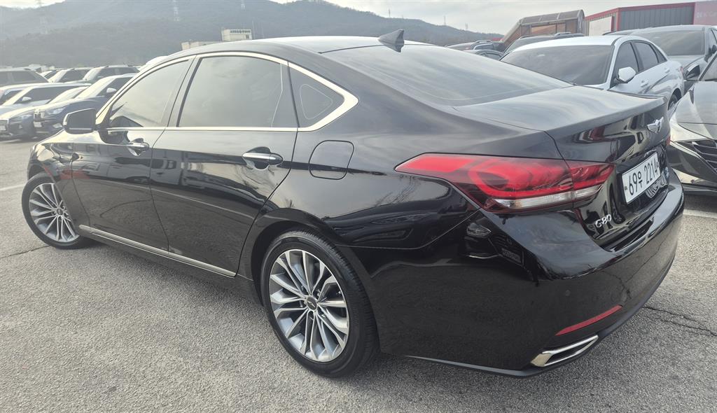 Hyundai Genesis G330 Modern AWD 7